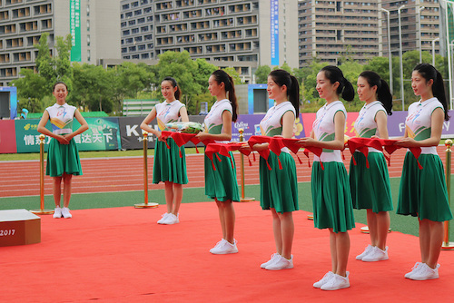 學(xué)運(yùn)會小愛特志愿者團(tuán)體：賽場內(nèi)外綻放“最美青春”