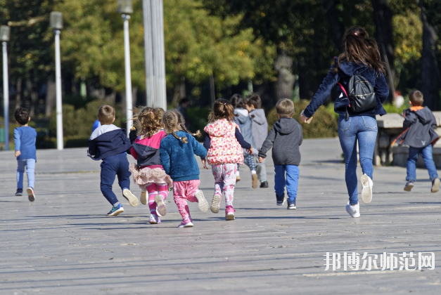 江西女生適合幼師學(xué)校嗎