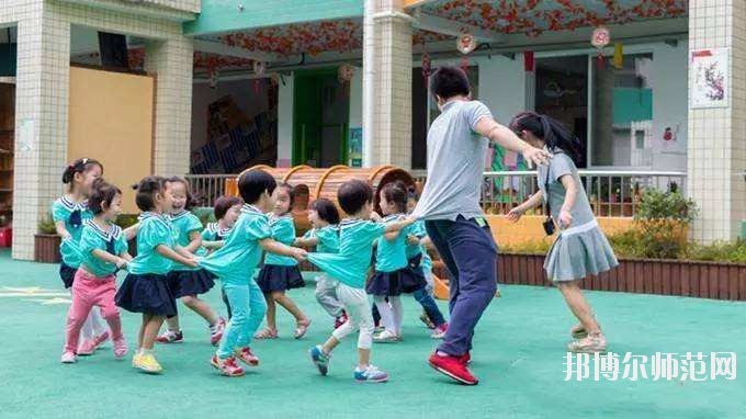 江蘇省2020年男生讀幼師學校學什么好